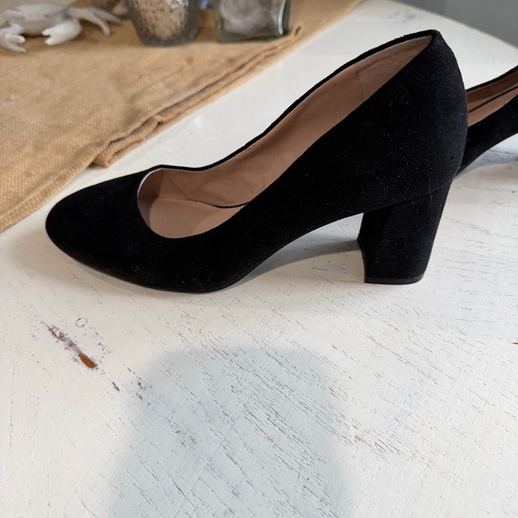 Kelly & Katie Classic Black Heels - Picture 11 of 12